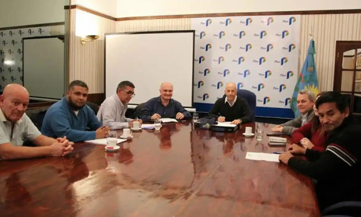 Pilar: Ducoté cerró paritaria municipal con aumento del 26,5% y rompió techo salarial impuesto por Macri