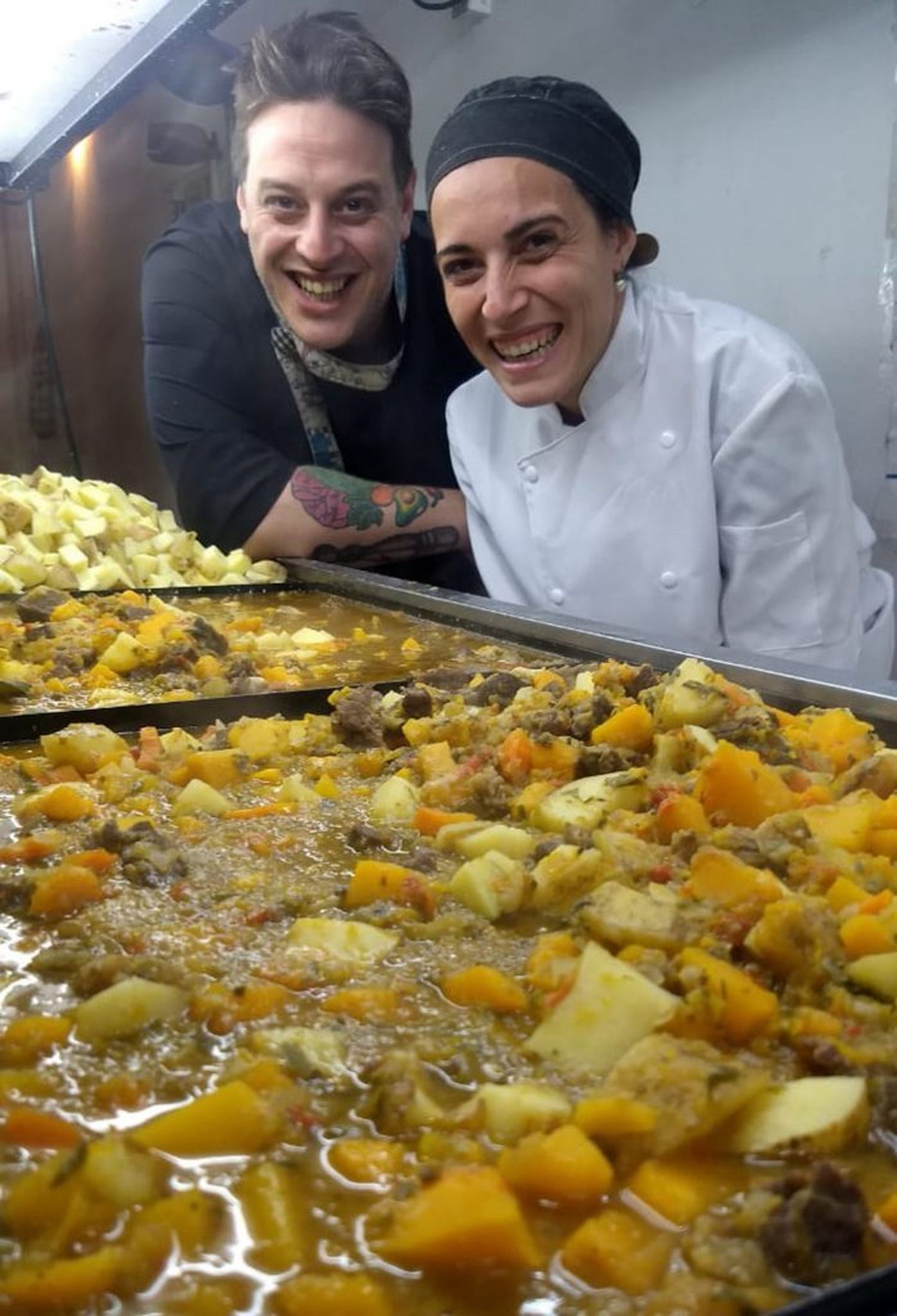 El restaurante Ladran Sancho entregó 620 viandas solidarias