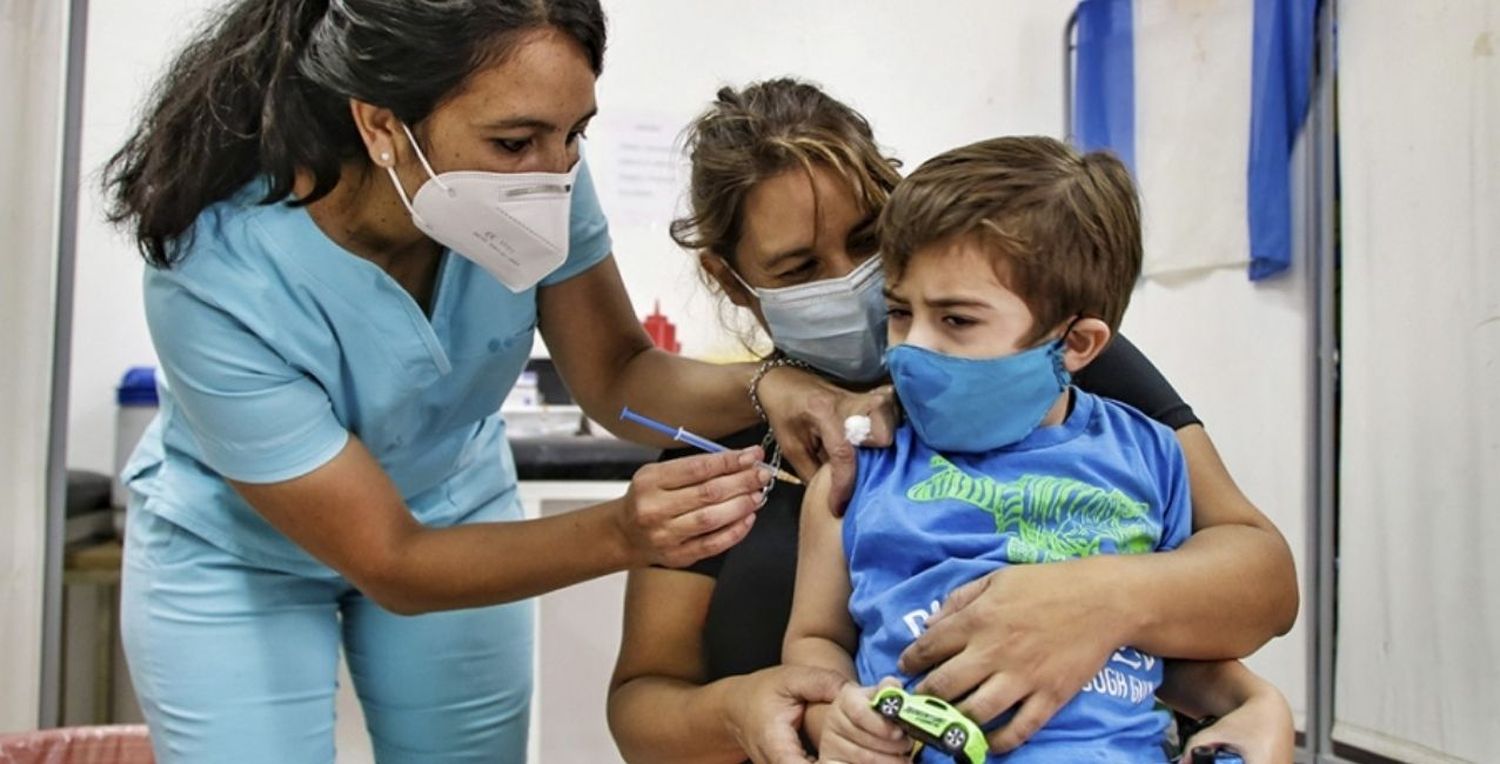 Desde la Sociedad de Pediatría piden vacunar a los niños para “salir de la pandemia”