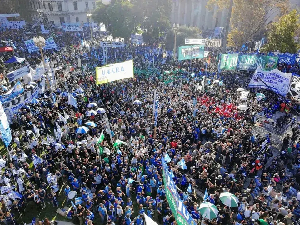 La CGT marchó en Rosario y en Plaza de Mayo por el Día del Trabajador