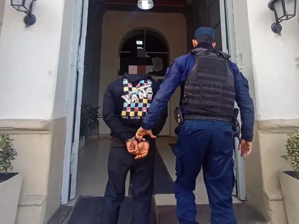 detenidos - 2