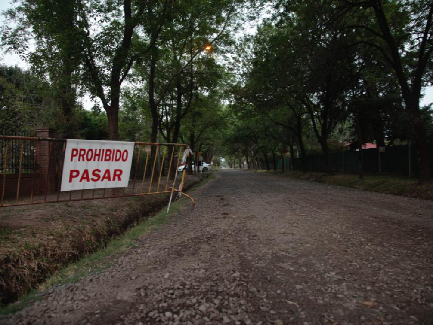 Comenzaron a levantar las barricadas en los caminos de acceso a la ciudad