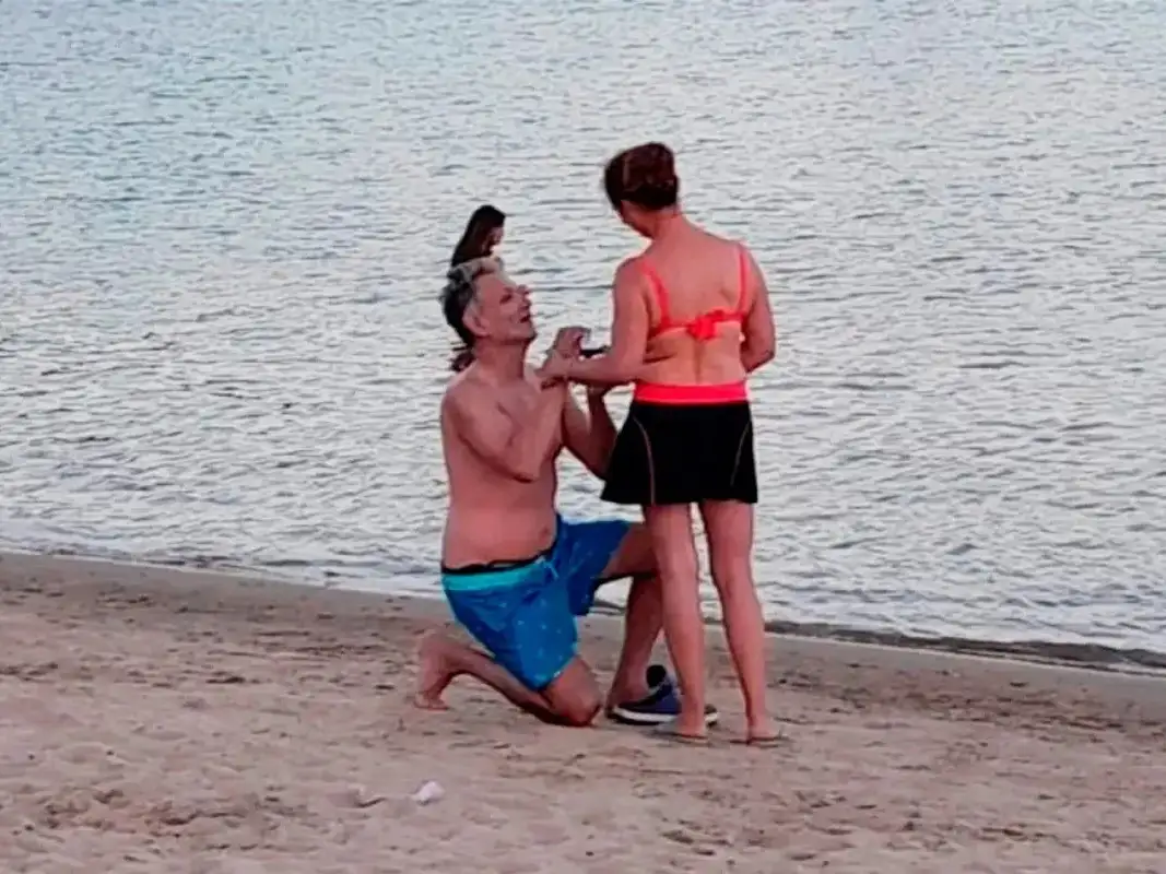 Le propuso casamiento en el balneario entrerriano donde se enamoraron hace 26 años