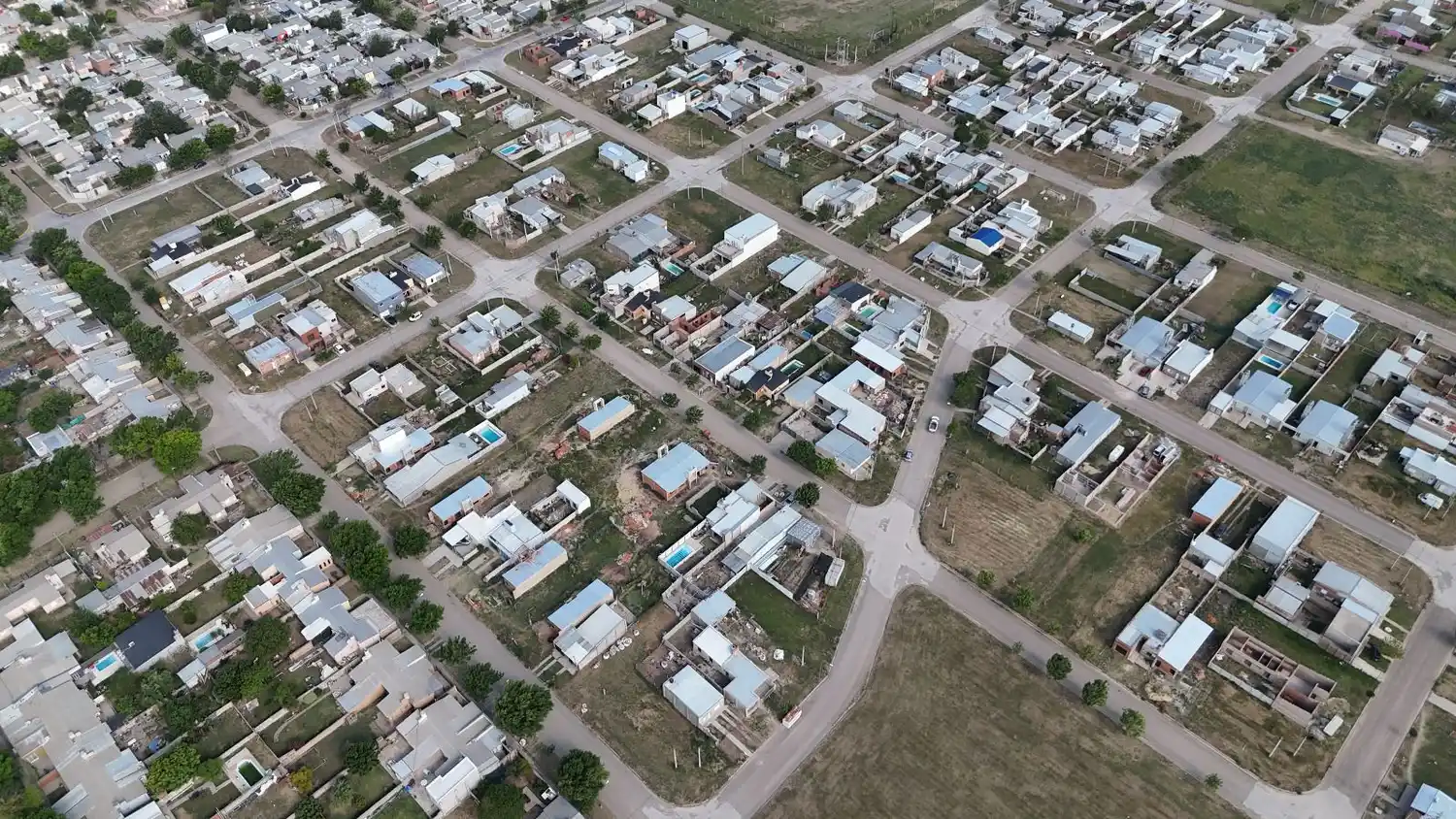 Avanza la construcción de viviendas en el barrio Mora