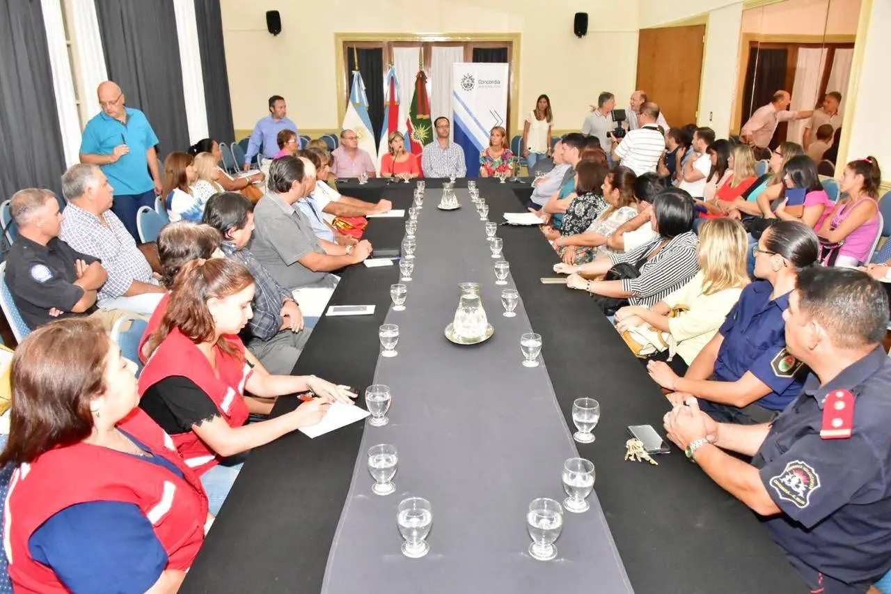 El Consejo de Emergencia Social propone �Sfortalecer el trabajo en red entre la Municipalidad y las ONGS⬝ 