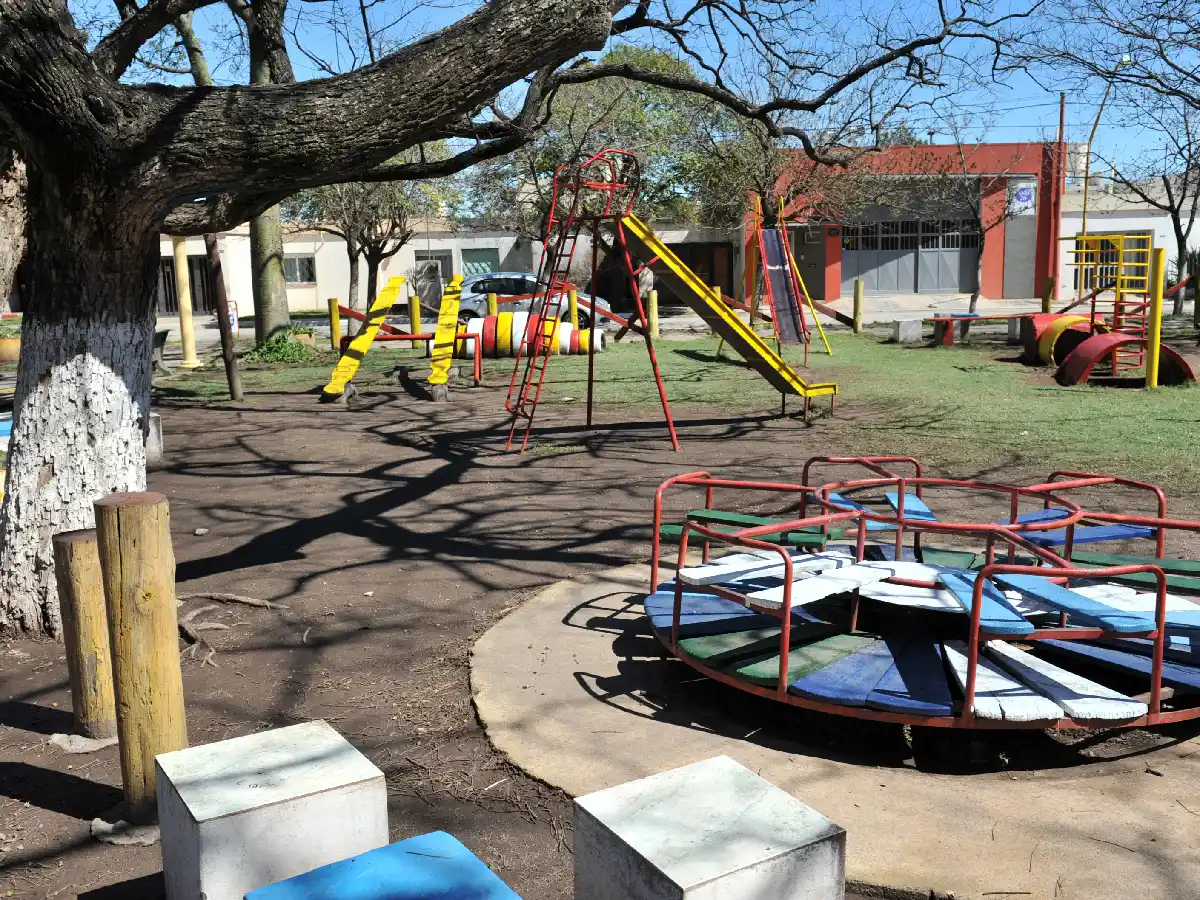 Salvaje agresión a un vecino en la plaza de barrio 9 de Septiembre 