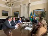 Los representantes de la firma en reunión con Frolik y Posse.
