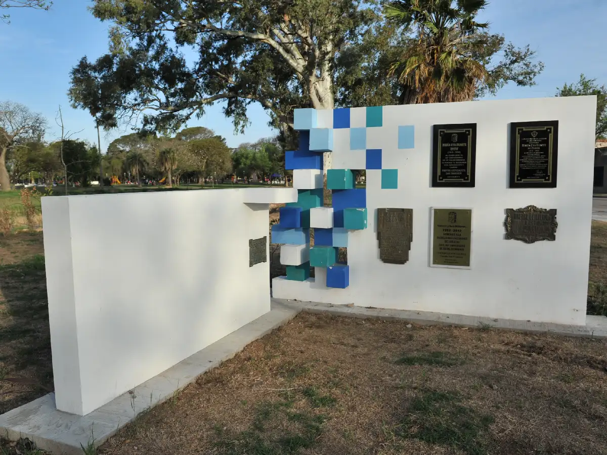 Construyen otro busto de Evita más resistente al vandalismo