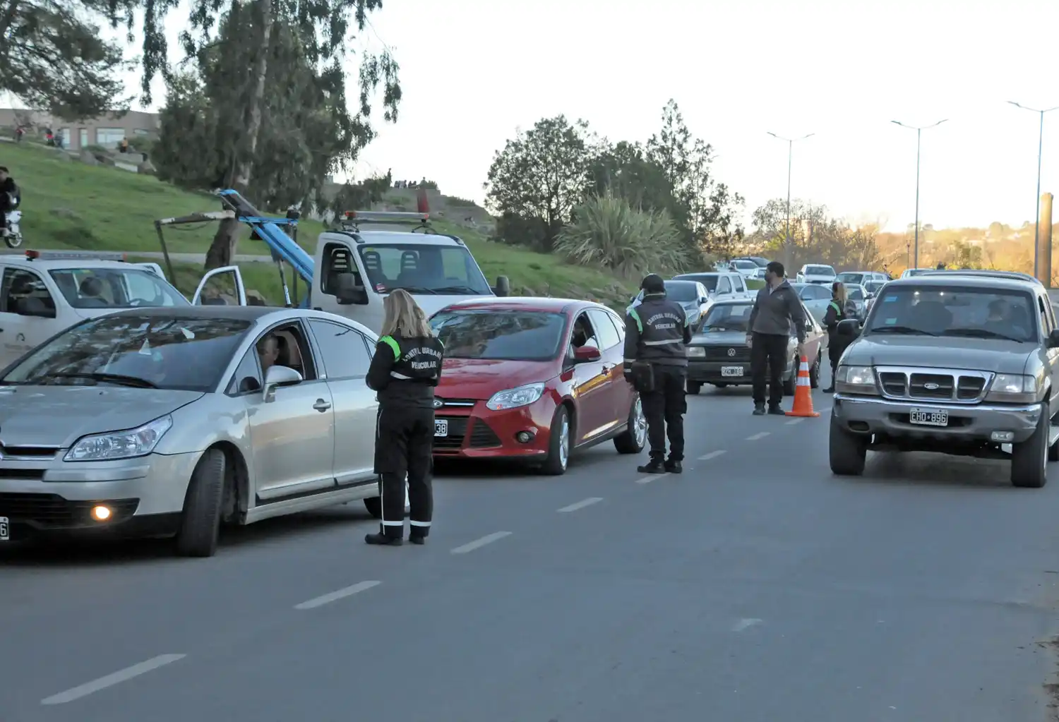 Se subió al móvil de Tránsito para que no le llevaran la moto y la Fiscalía ordenó que se la devolvieran