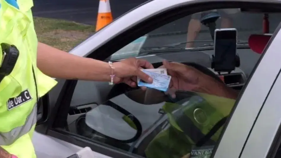 Venden licencias de conducir falsas por redes y advierten que las multas son de hasta $1.700.000