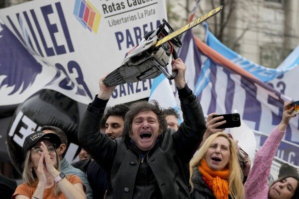 Milei firmó el veto a las leyes que aumentaban las jubilaciones y los fondos para discapacidad