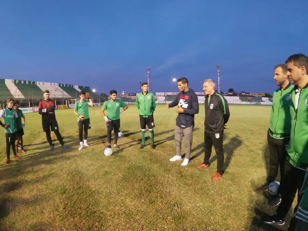 Oscar Ustari dictó una charla en Sportivo Belgrano.