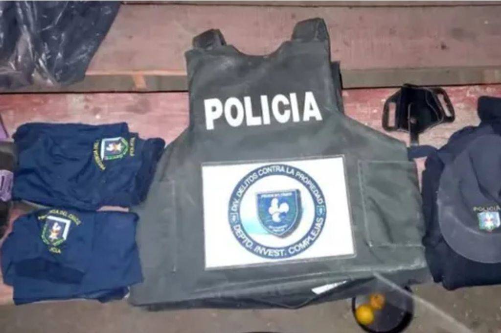 Tres hombres armados y con chalecos antibalas se metieron a la casa por la fuerza, alegando ser policías.