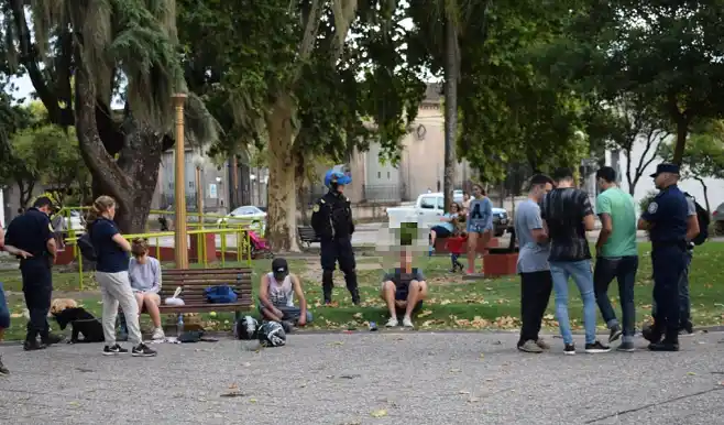 Siete detenidos con marihuana en la plaza San Martín