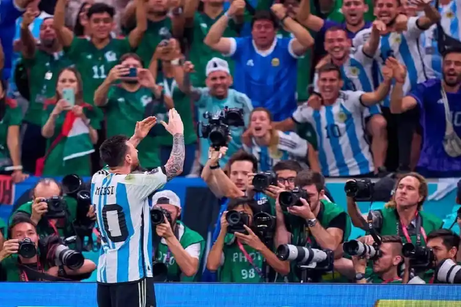 INCREÍBLE | Aseguran que vieron a Maradona en el partido de Argentina: "Elijo creer"