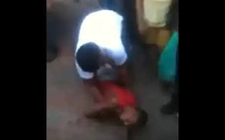 Video: Atraparon a un ladrón, se tragó lo que había robado y murió