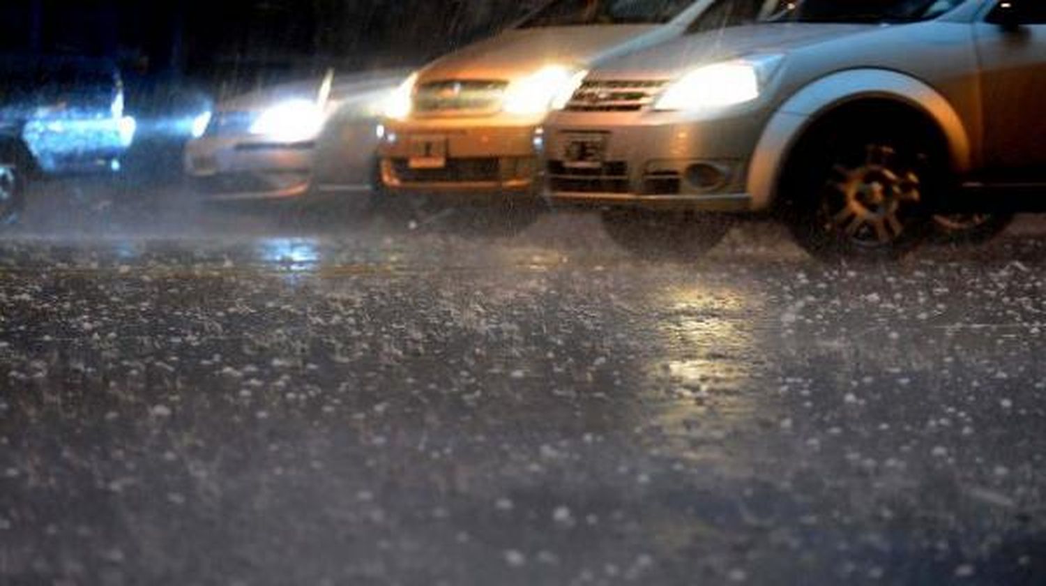 Cayó granizo y continúa el alerta meteorológico en territorio bonaerense
