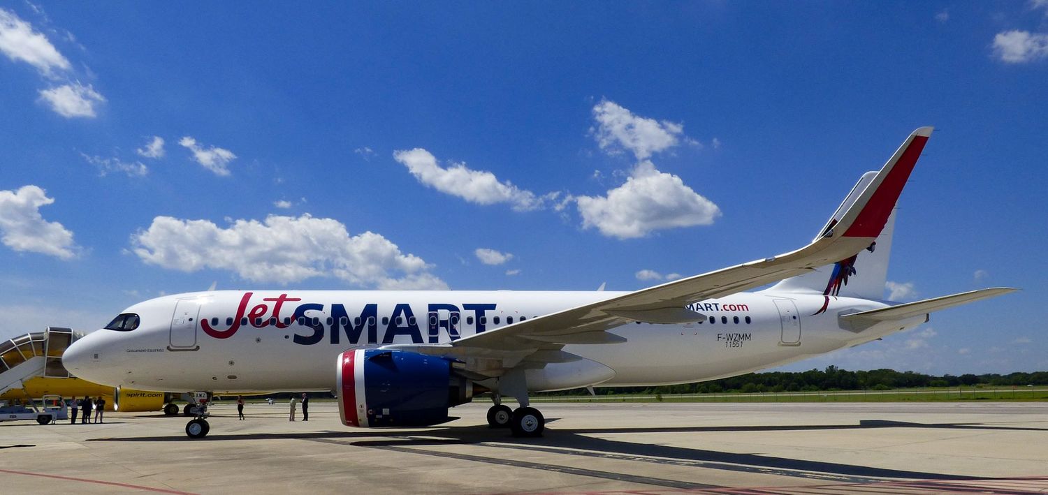 What competition does JetSMART face in its flights from Colombia? Comparative by route