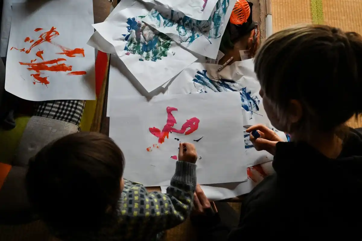 EL ASOMBROSO ARTE DE PULGARCITA: La Pequeña genio que conquistó Japón con sus pinceles