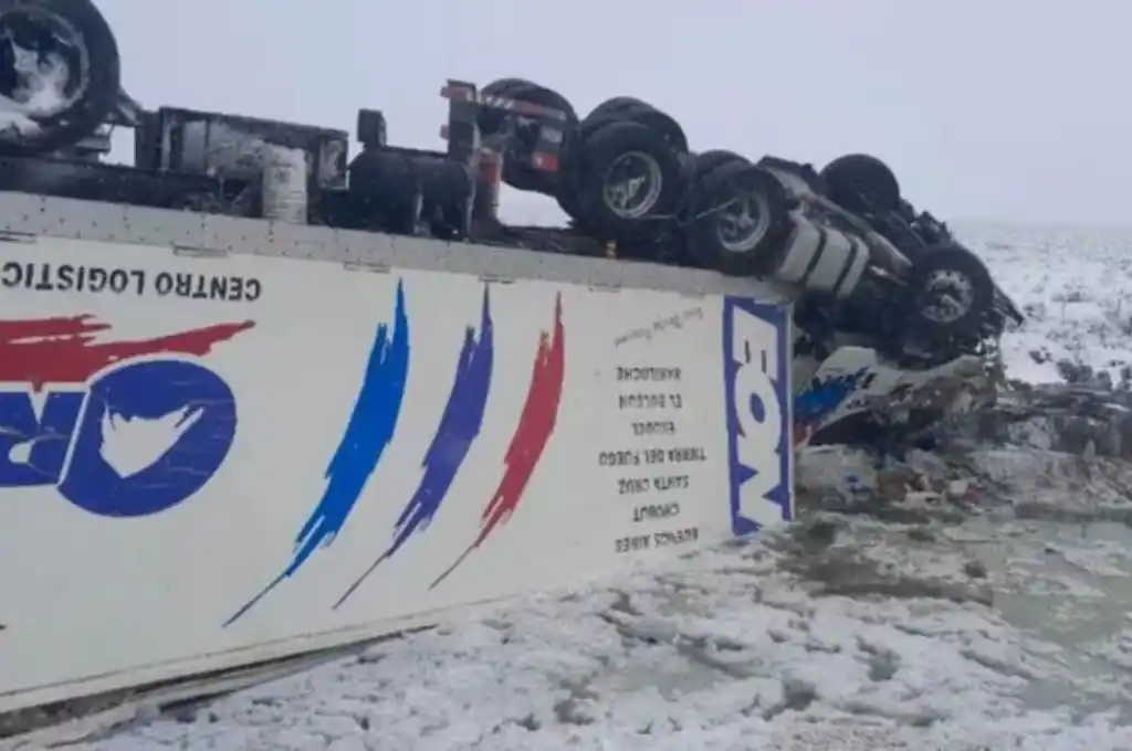 Desbarrancó un camión