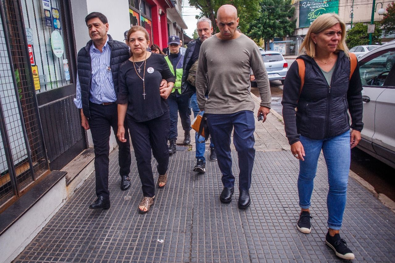 "Mi hijo está en un ataúd y eso es como una cadena perpetua", dijo la mamá de Fernando desde los tribunales de Dolores