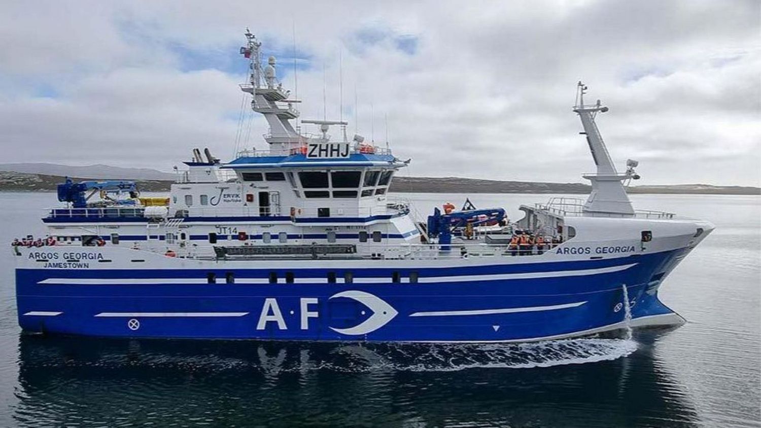 Vista del pesquero Argos Georgia, en el que iban 27 personas a bordo, entre ellos tripulantes españoles, que se ha hundido de madrugada en las Islas Malvinas.