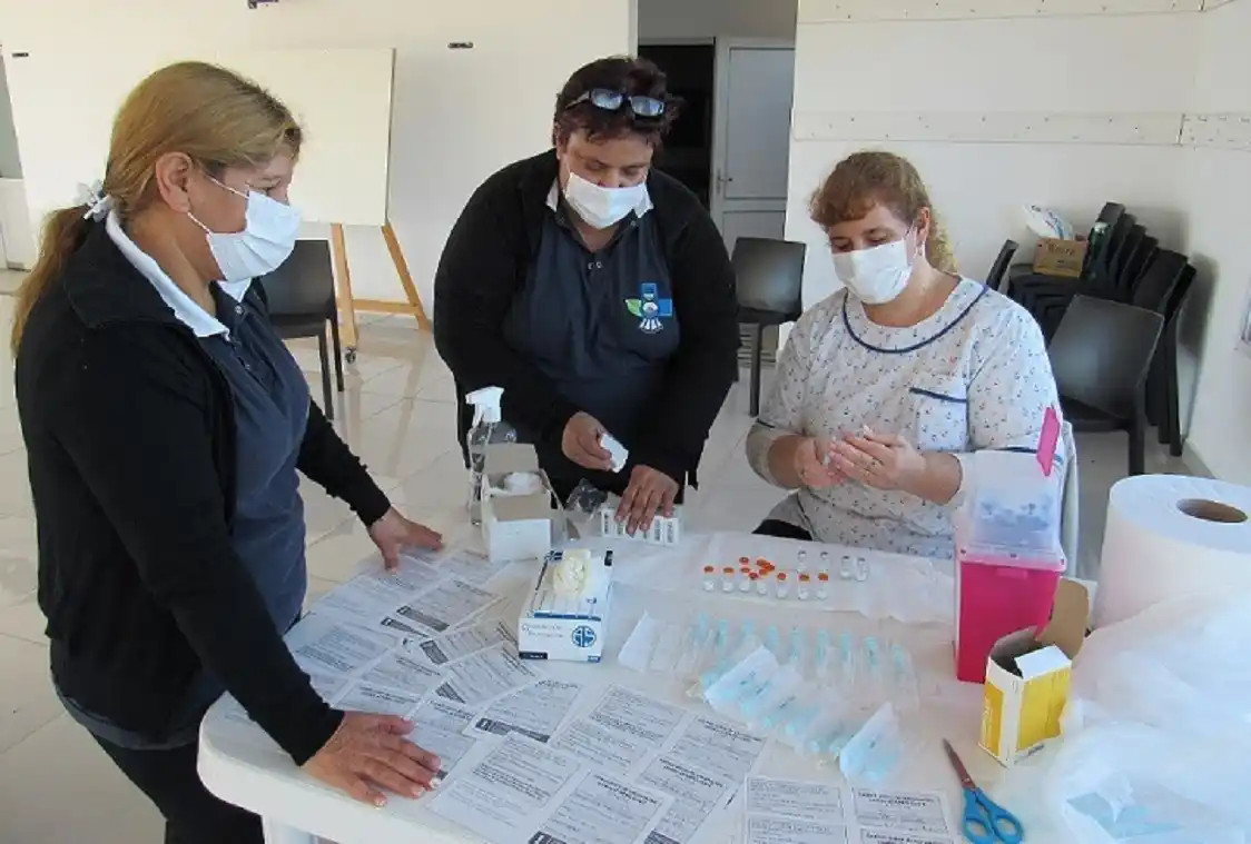 Avanza la vacunación contra el coronavirus en Larroque