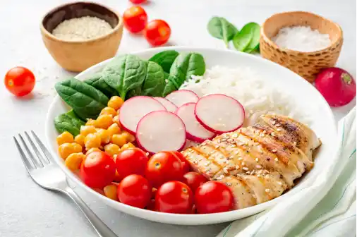 Plato saludable. Enfocado en la calidad y en la cantidad de alimentos.