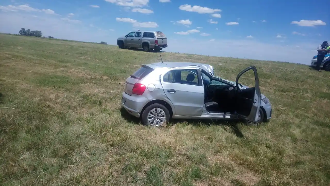 Tres adolescentes volcaron y fueron llevados al Hospital Centenario  
