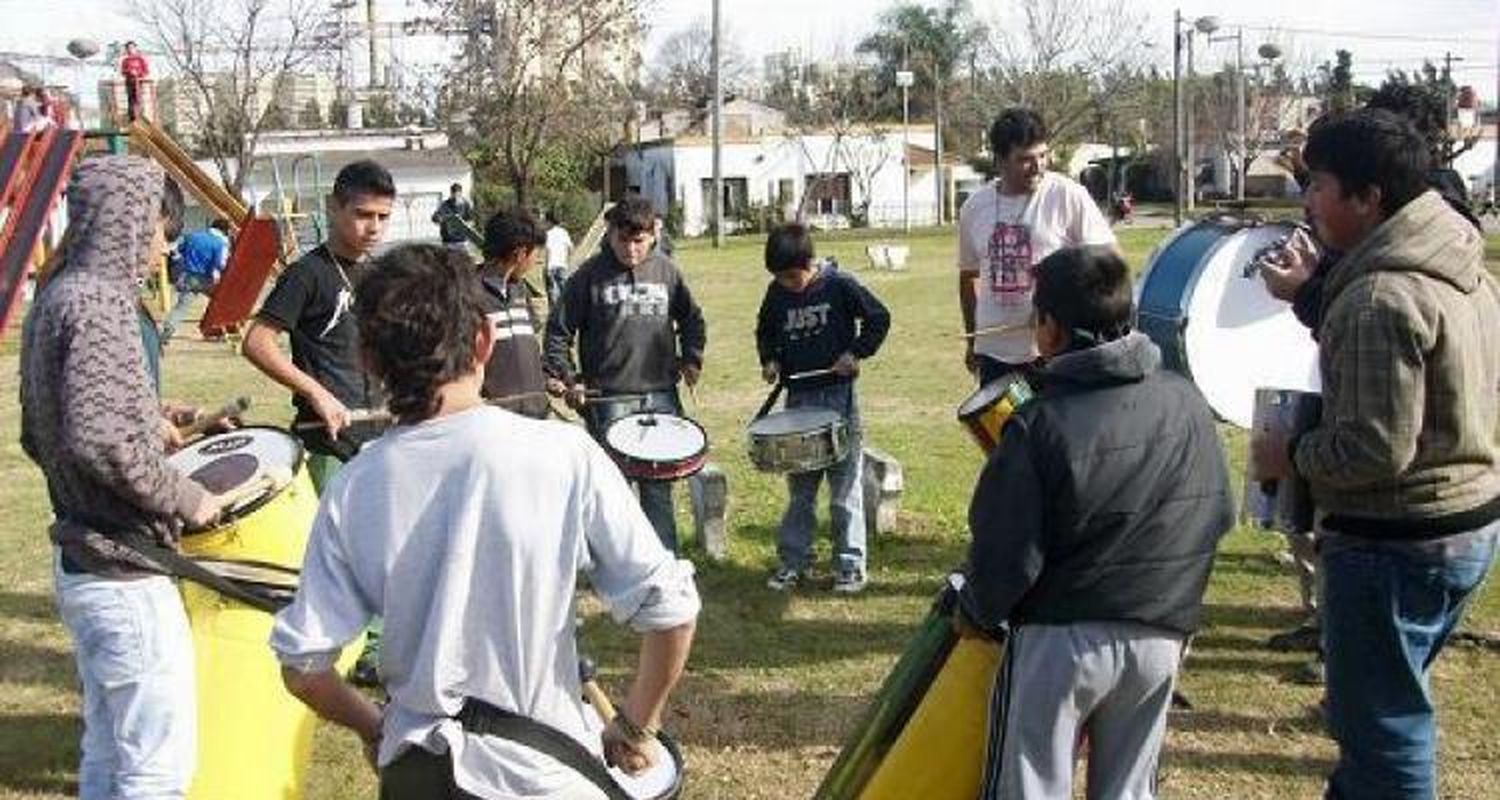 Tras la salida de Aguilar, juegos y arreglos en la plaza Martín Fierro