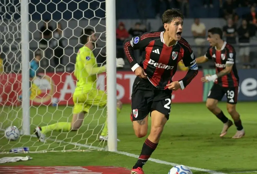 River Plate le ganó 1-0 sobre la hora a RB Bragantino en Brasil y lidera su grupo en la Copa Sudamericana