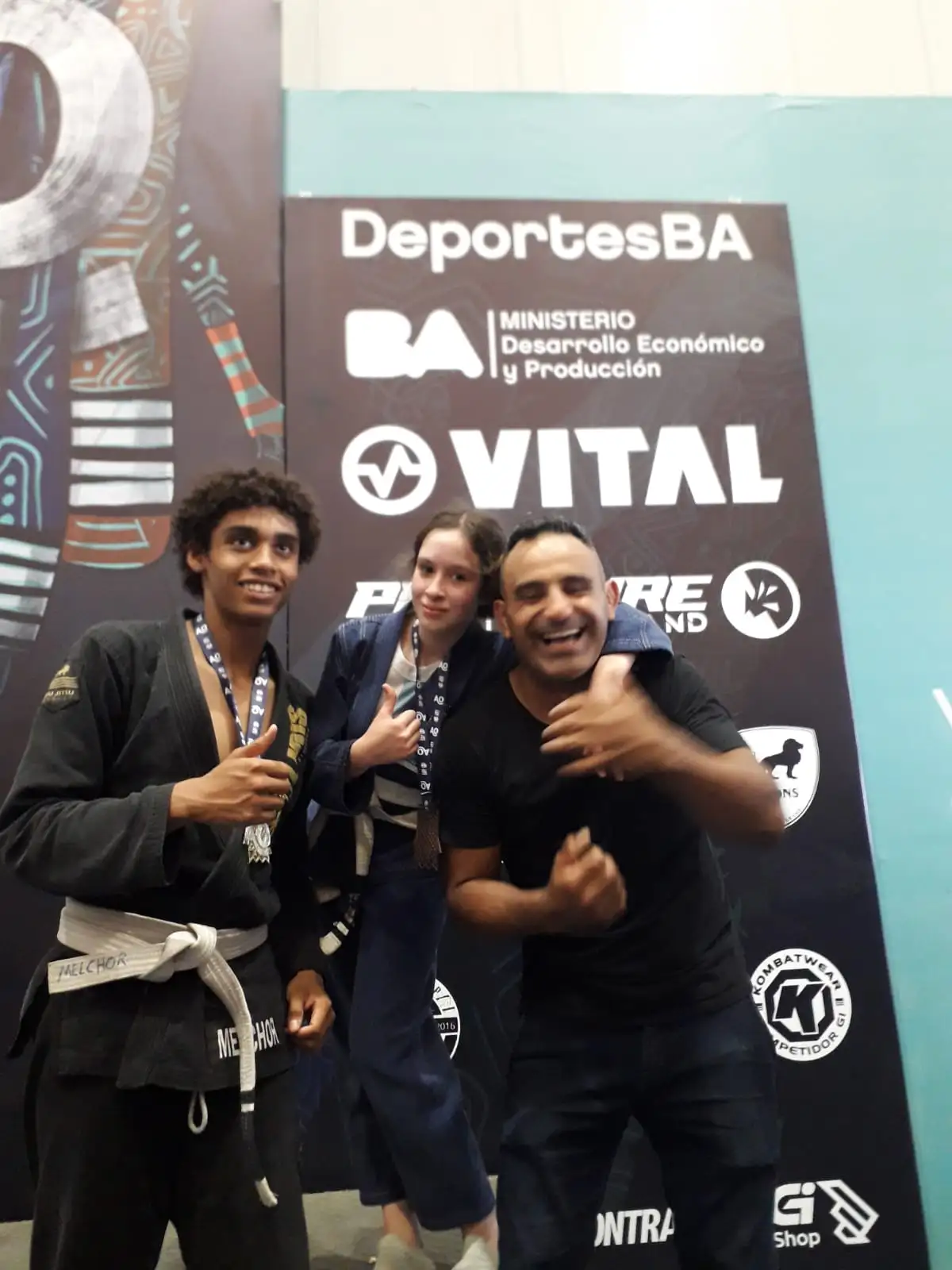 Santiago Díaz y sus dirigidos.