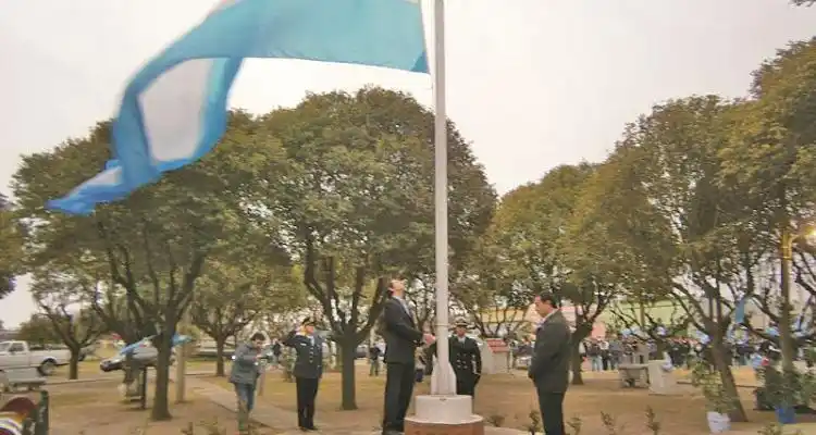 Breve ceremonia por el Día de la Independencia