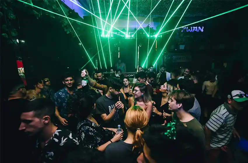 Infraccionan a boliche de Playa Grande por violar protocolos