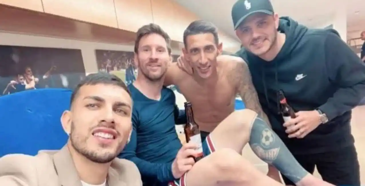 Un detalle en la funda del celular de Lionel Messi causó furor en las redes