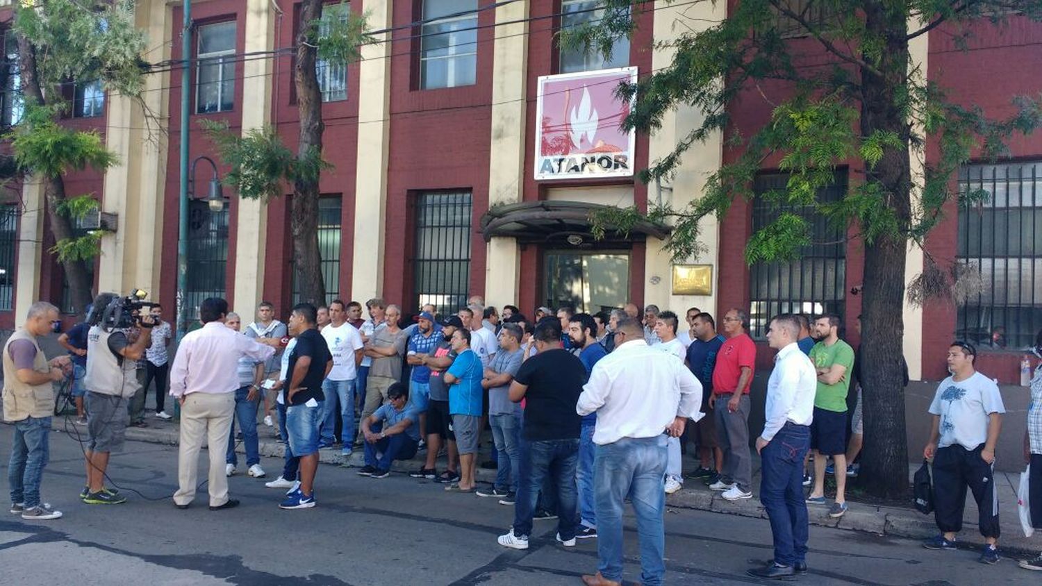 Atanor cerró sus plantas de Munro y Baradero: Hay 160 familias en la calle