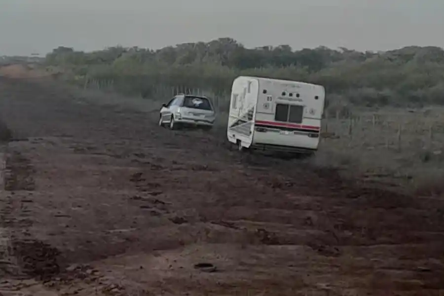 Un vehículo con casilla rodante despistó en la Autopista Nacional 19