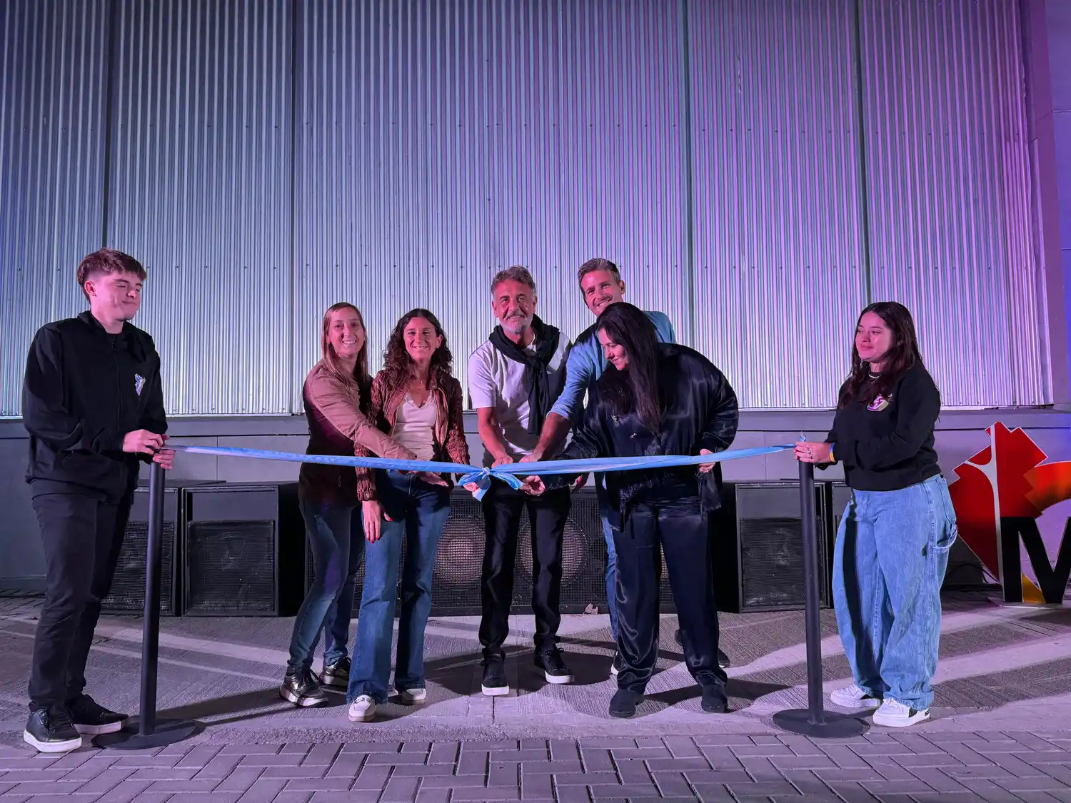 El momento del corte de cinta.