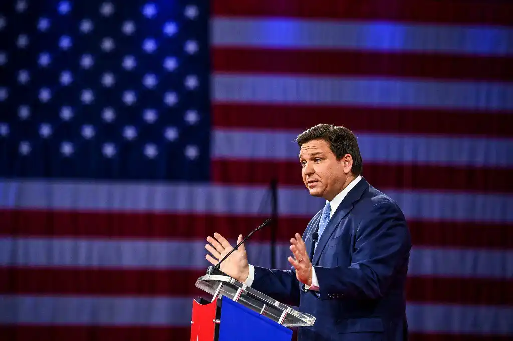 Gobernador de Florida Ron DeSantis se lanza a la carrera presidencial en EE.UU.