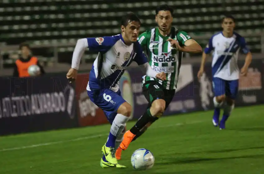 Alvarado igualó en Bahía Blanca y se mantiene firme arriba