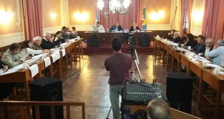 Con la oposición en contra, aprobaron el contrato directo con Ashira