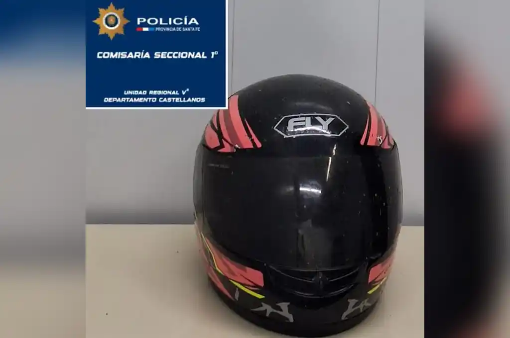 Dejó el casco apoyado sobre la moto en Plaza Islas Malvinas y se lo robaron