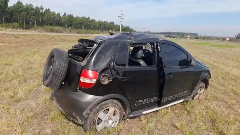 Despiste y vuelco de un vehículo sobre Autovía Artigas dejó tres lesionadas