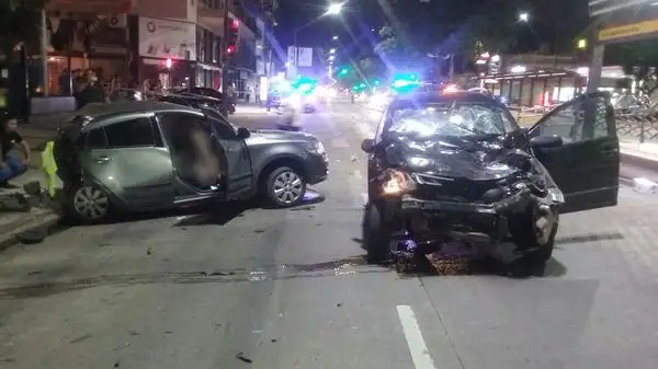 Corrían a 140 km/h chocaron y mataron a una maestra, pero quedaron libres