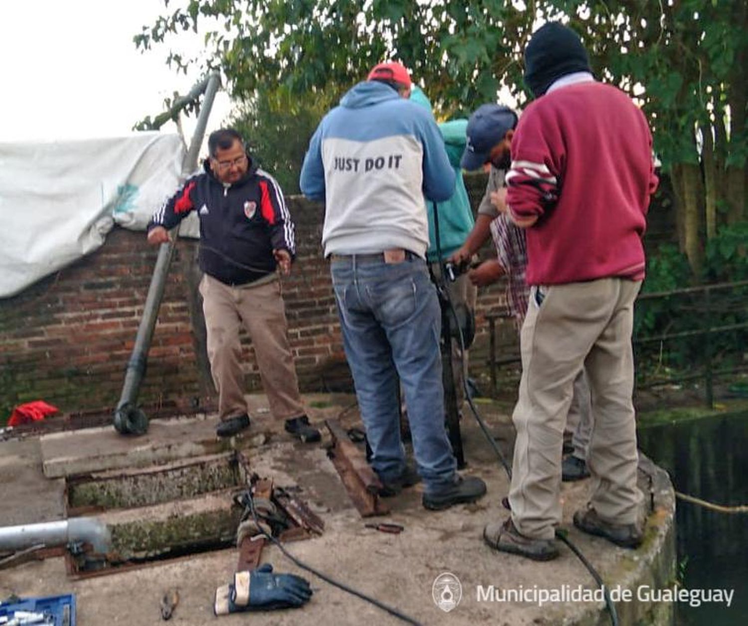 Obras Sanitarias trabaja en el barrio Islas Malvinas