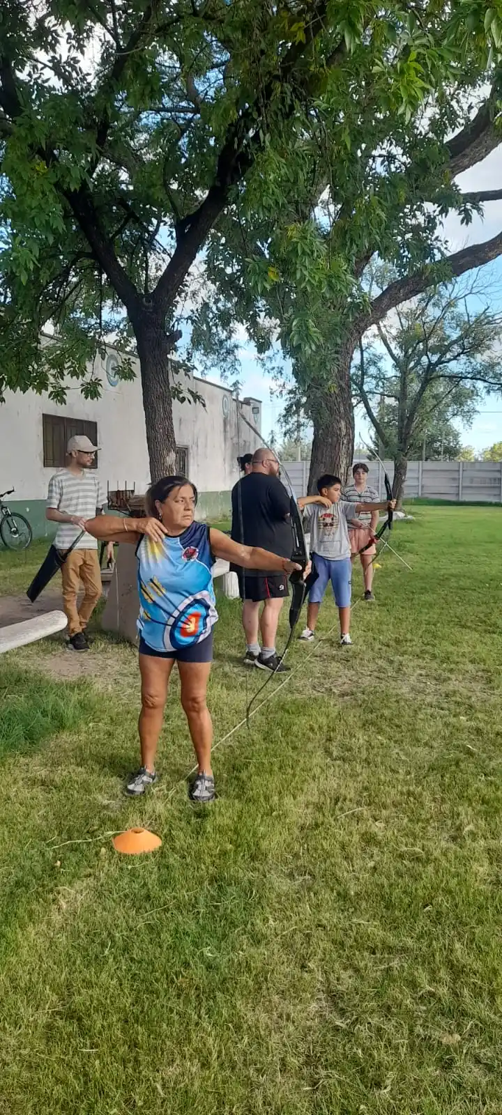 Tiro con arco en crecimiento: la instructora Raquel Liliana Pintos impulsa la Escuela de Arquería del Club Tiro Federal de Gualeguay