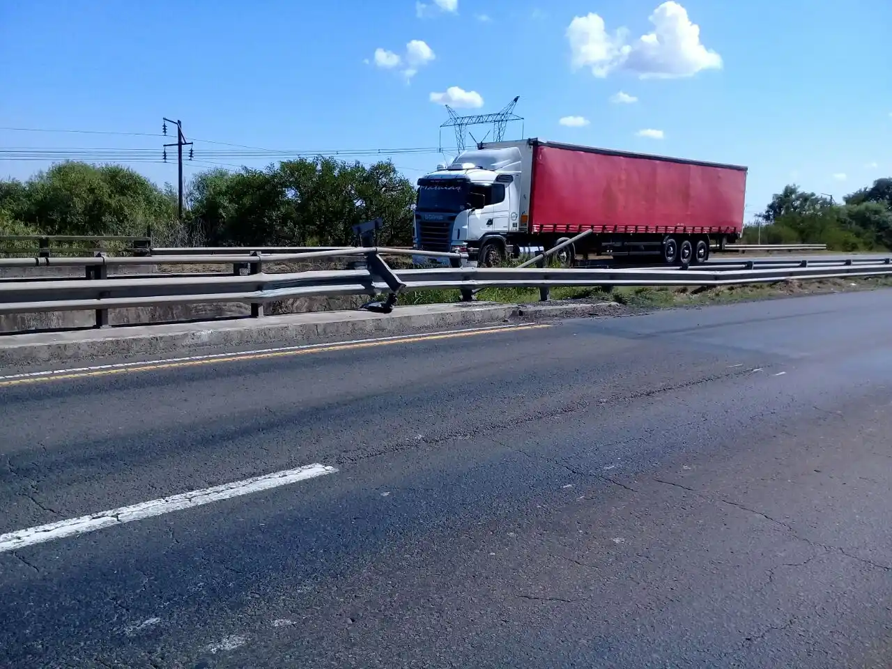 Nuevo despiste en Ruta 12: una pareja se salvó de milagro