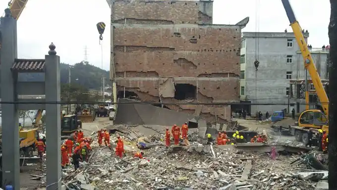 China: Una mujer sobrevivió 14 horas sepultada en escombros