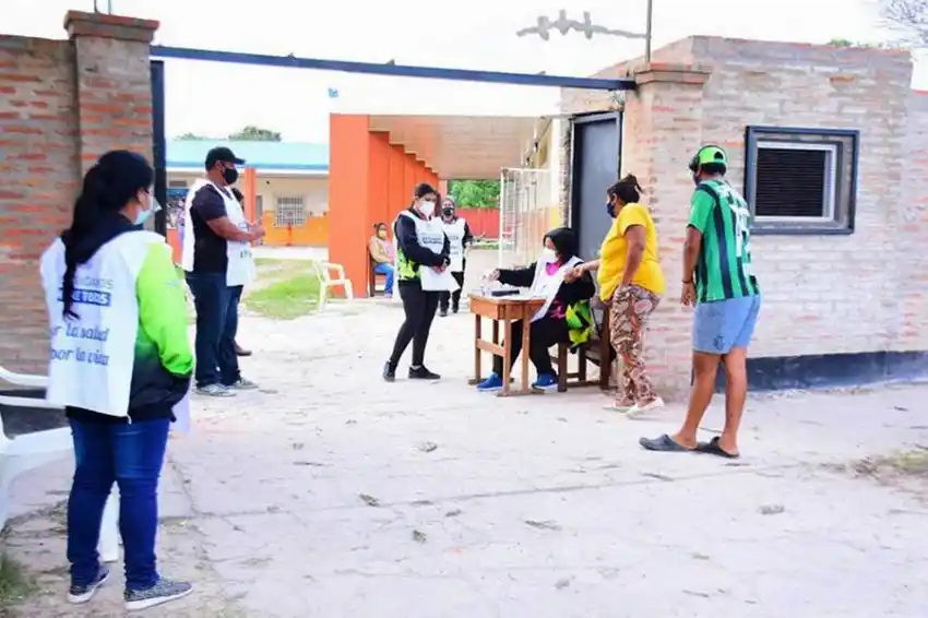 Covid-19: En la ciudad capital vacunan hoy a las personas de las clases 1978 a 1980