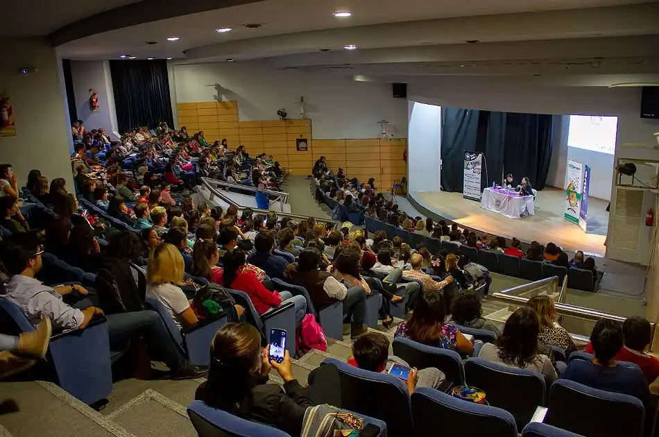 Diana Maffía disertó sobre “Feminismo y filosofía” en Concepción del Uruguay